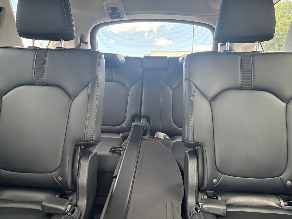Used 2025 Honda Pilot Touring image 11