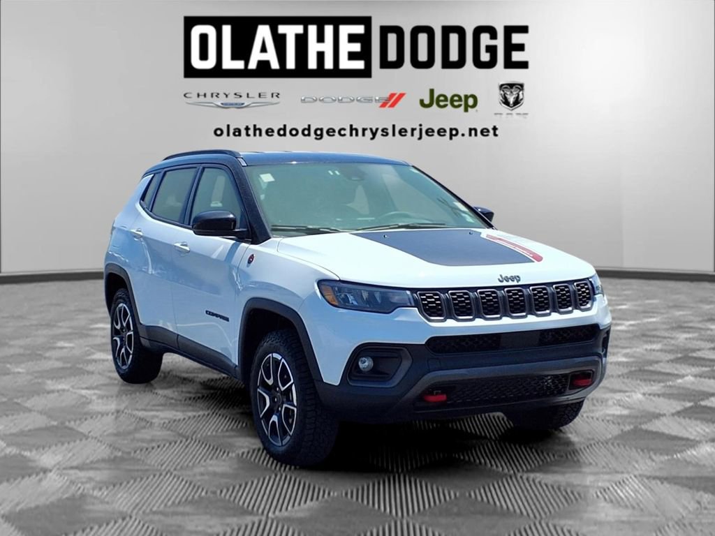 Used 2025 Jeep Compass Trailhawk AWD/4WD image 31