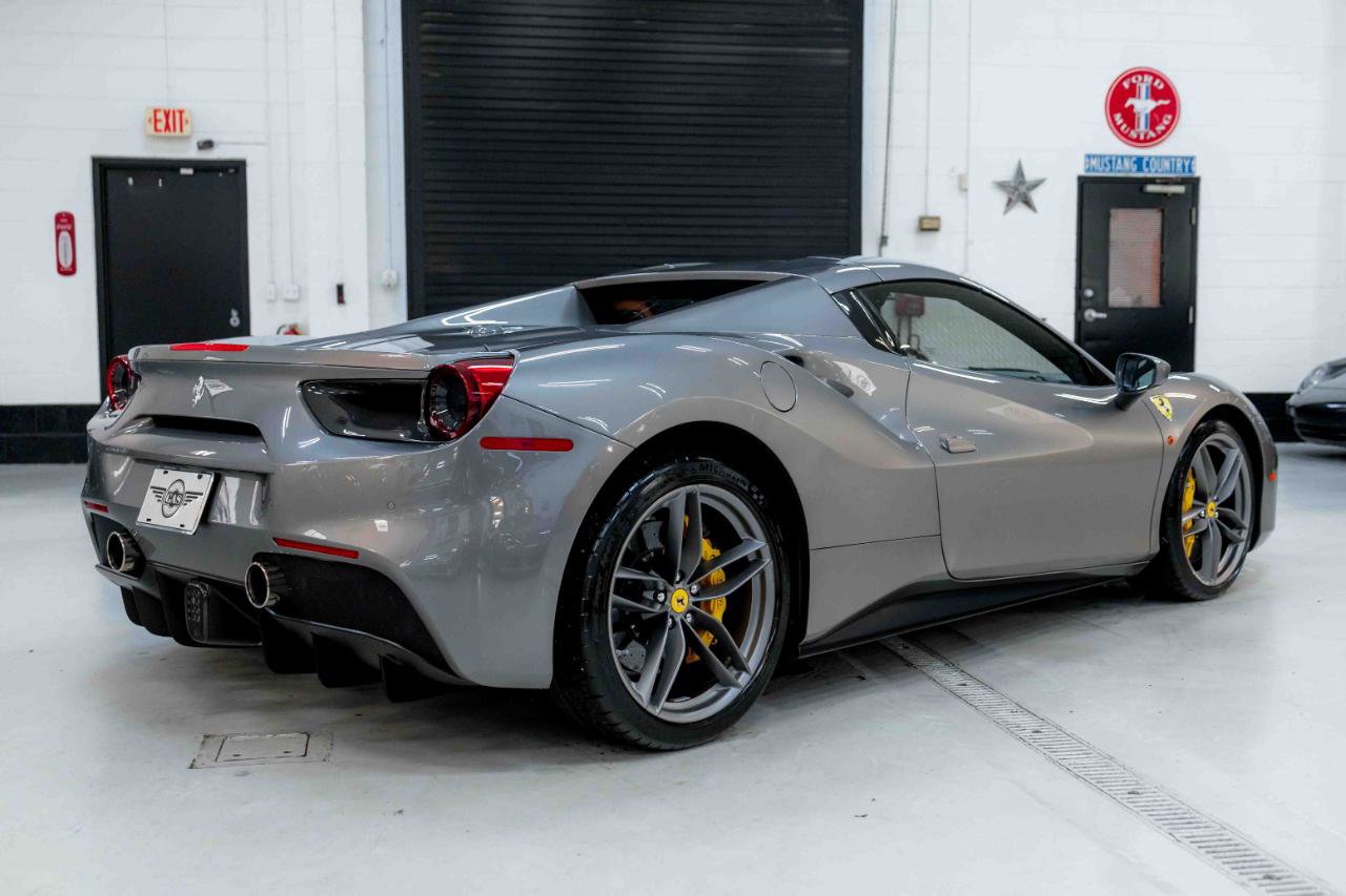 Used 2018 Ferrari 488 Spider image 15