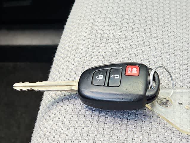 Used 2017 Toyota RAV4 XLE FWD image 29