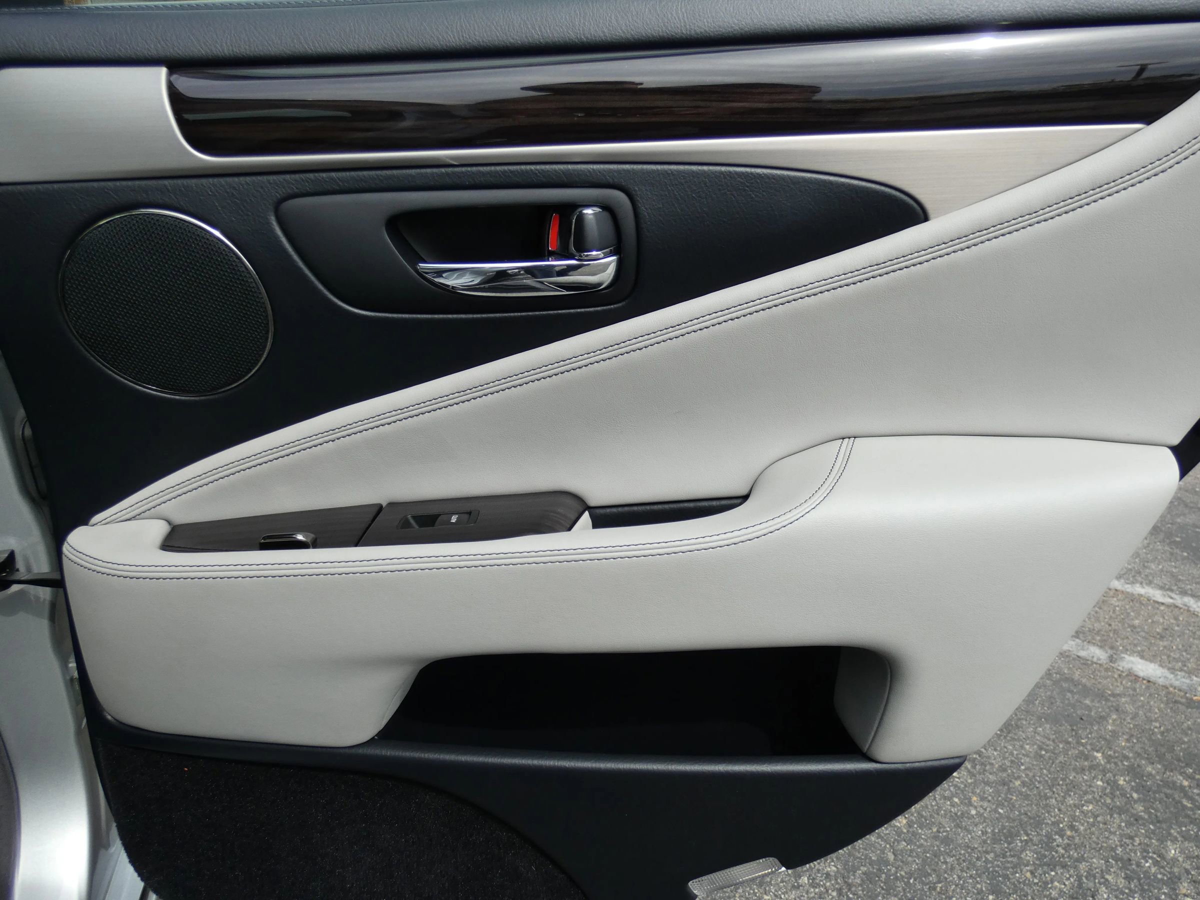 Used 2016 Lexus LS 460 w/ Comfort Package image 46