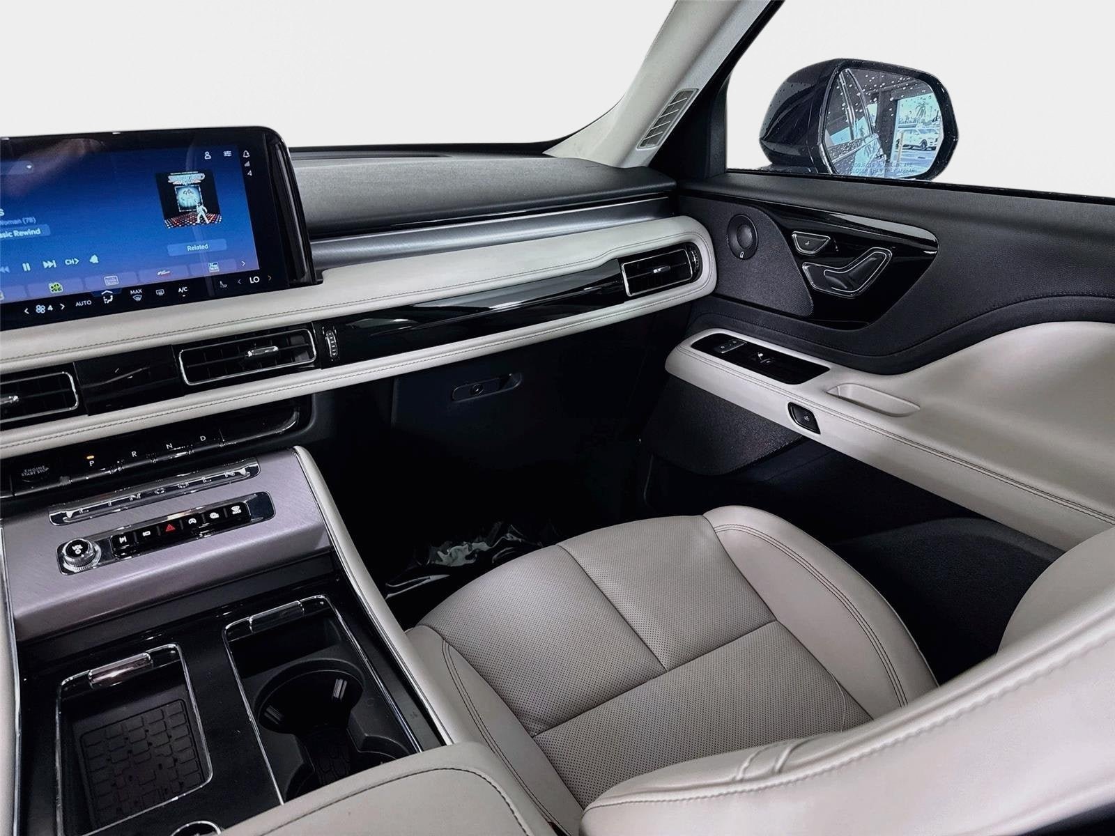 Used 2025 Lincoln Aviator AWD w/ Equipment Group 101A image 27