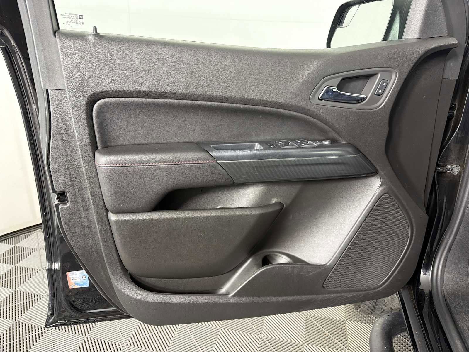 Used 2016 GMC Canyon SLE w/ All Terrain Package image 8