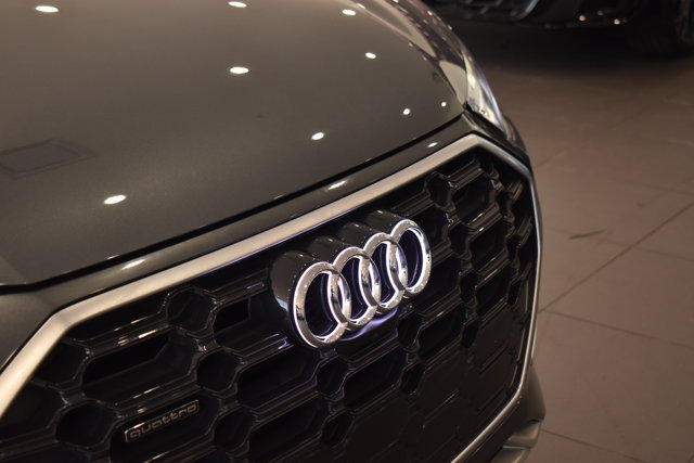 Used 2025 Audi Q5 2.0T Premium Plus w/ Premium Plus Package AWD/4WD image 3
