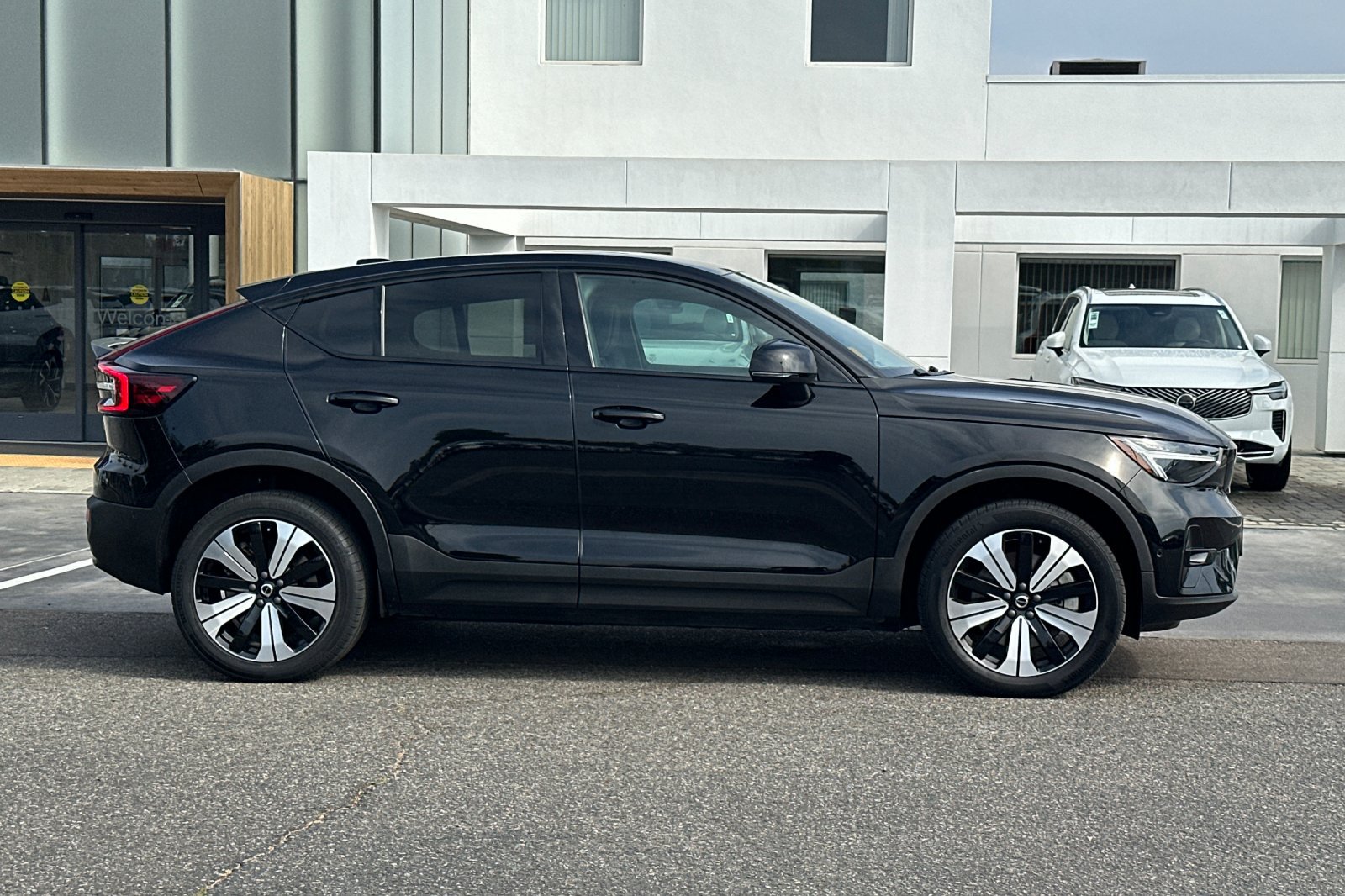 Certified 2023 Volvo C40 P8 Recharge Plus AWD/4WD image 3