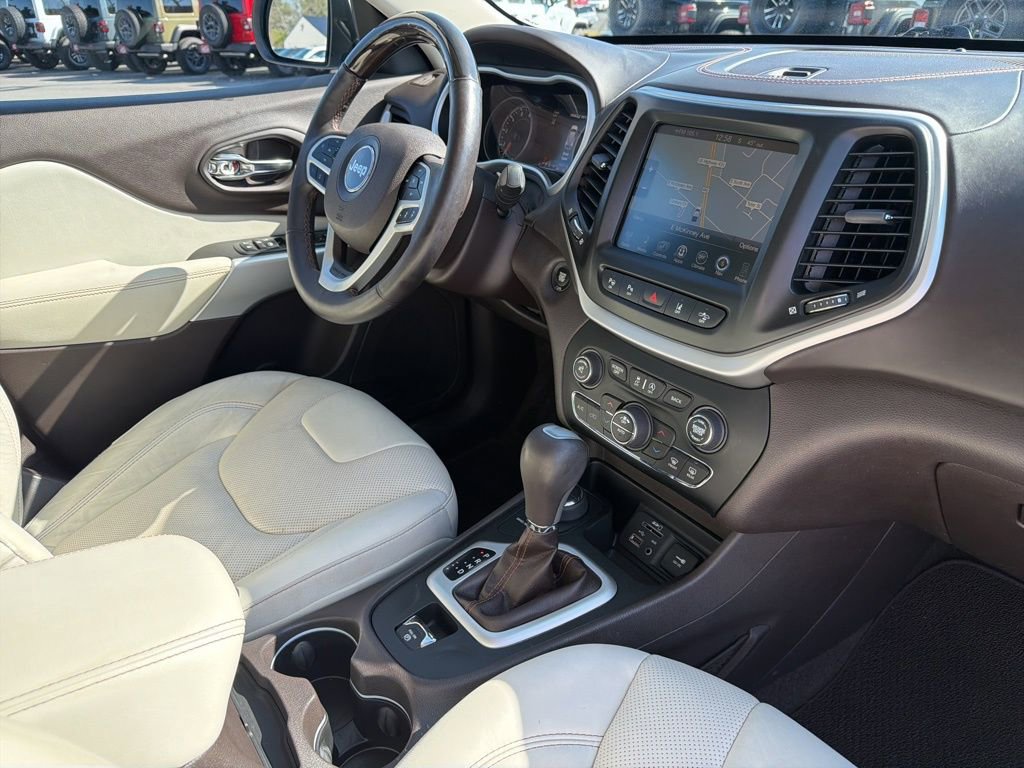Used 2018 Jeep Cherokee Overland w/ Technology Group image 30