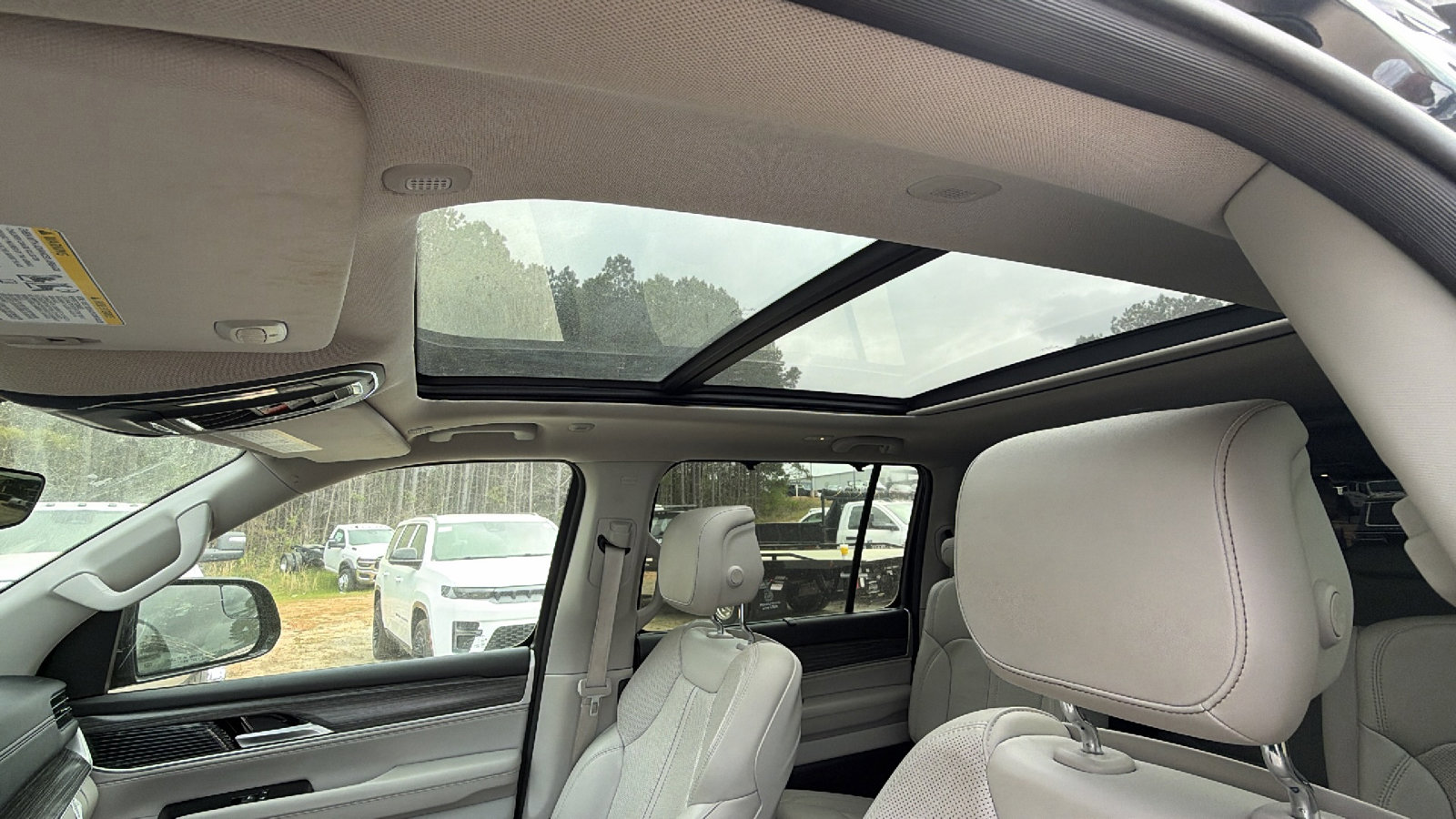 Used 2024 Jeep Wagoneer Series III w/ Premium Group I image 18