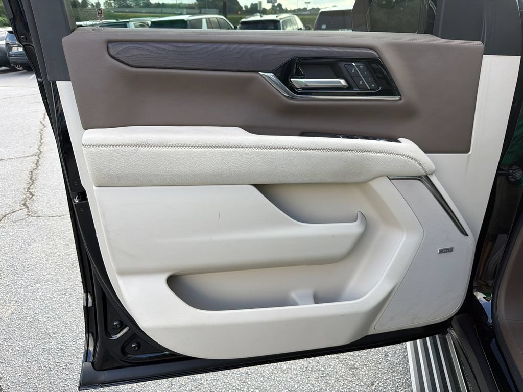 Used 2025 GMC Yukon Denali w/ Denali Reserve Package RWD image 10
