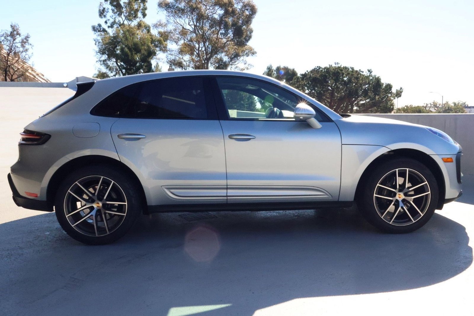 Certified 2025 Porsche Macan image 8