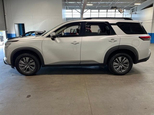 Used 2024 Nissan Pathfinder SV FWD image 6