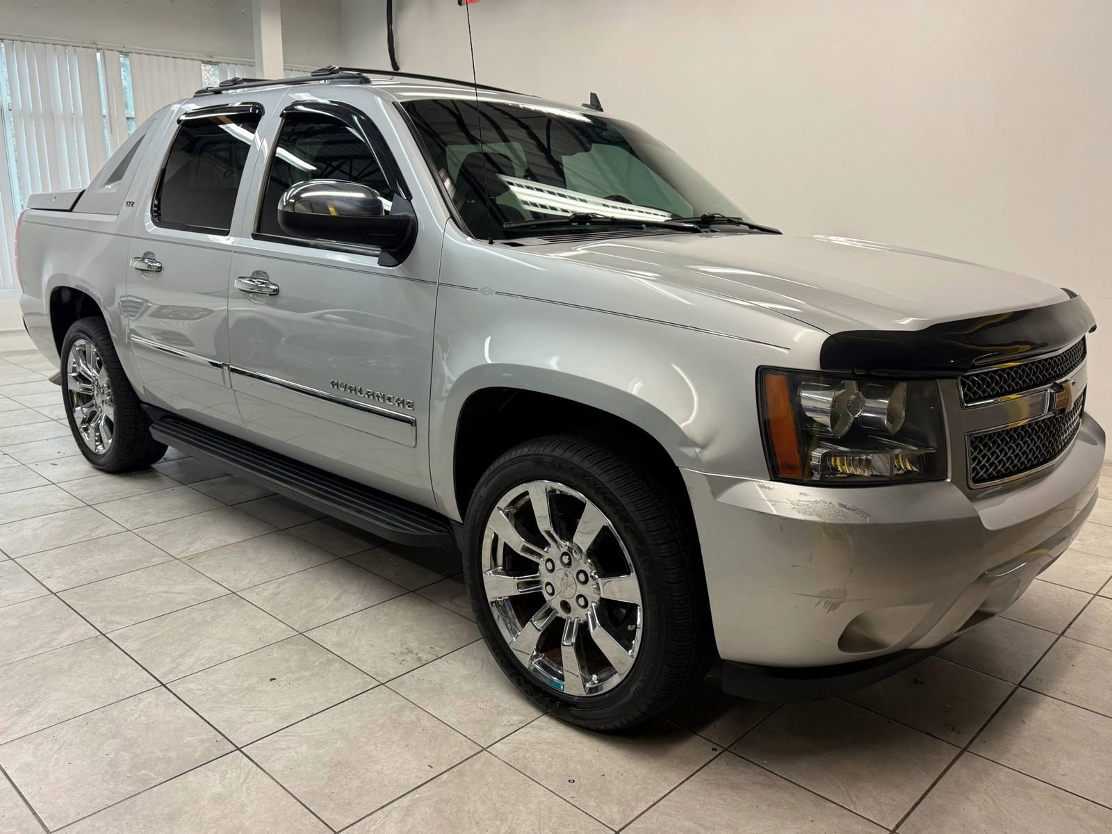 Used 2012 Chevrolet Avalanche LTZ image 1