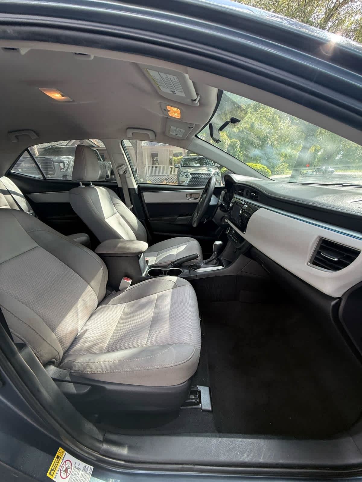 Used 2015 Toyota Corolla LE FWD image 12