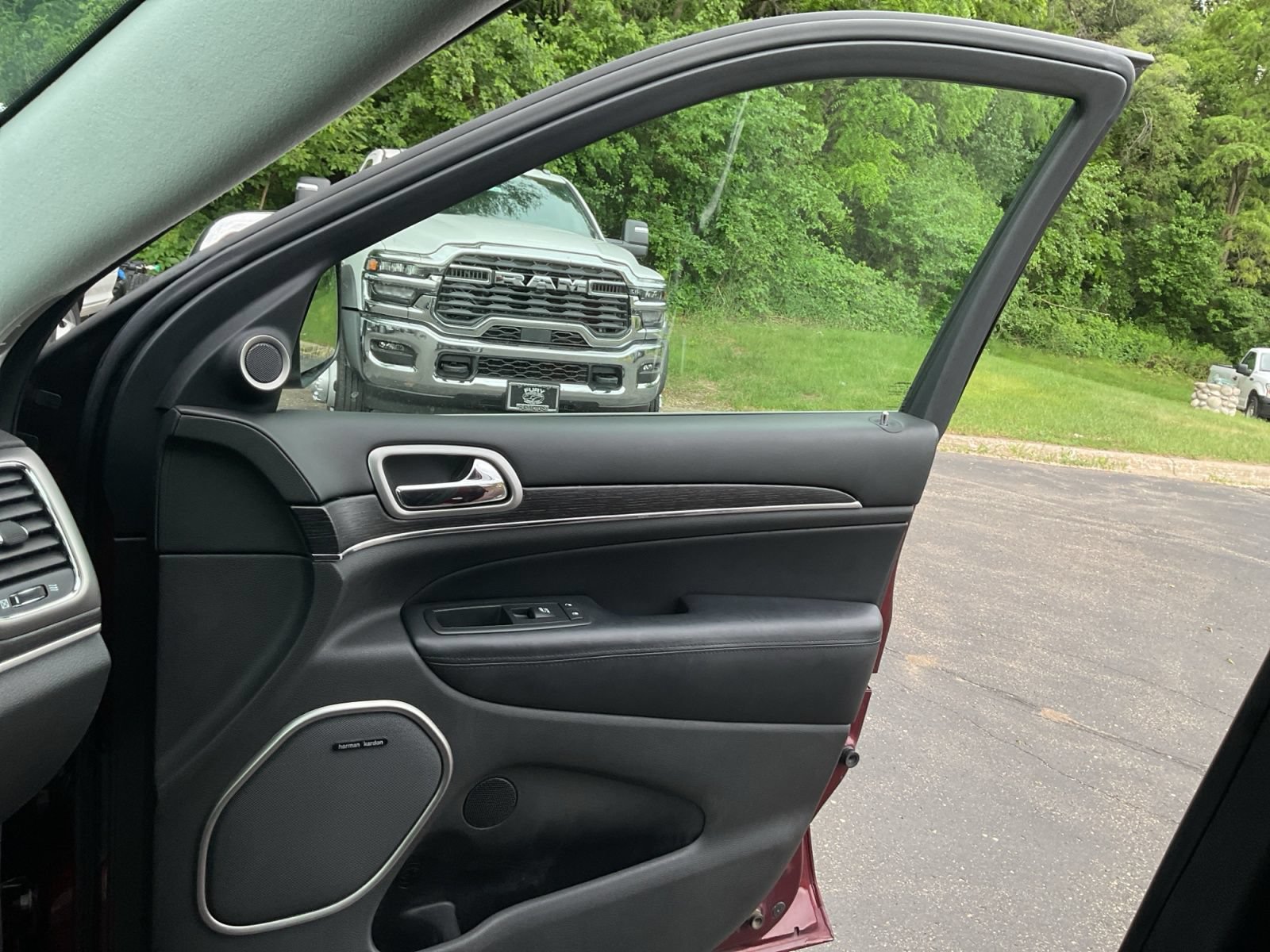 Used 2017 Jeep Grand Cherokee Summit AWD/4WD image 37