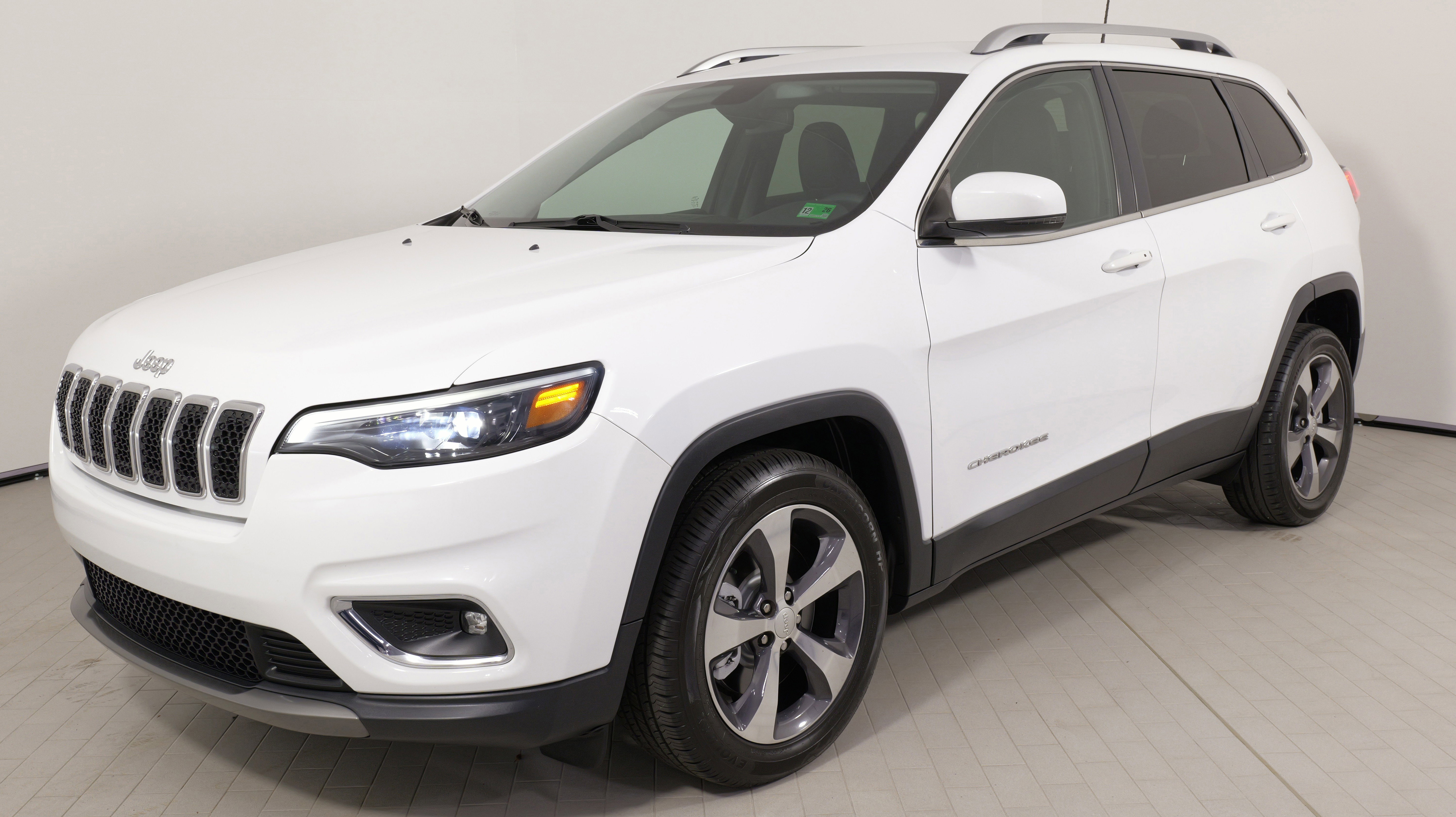 Used 2019 Jeep Cherokee Limited image 4
