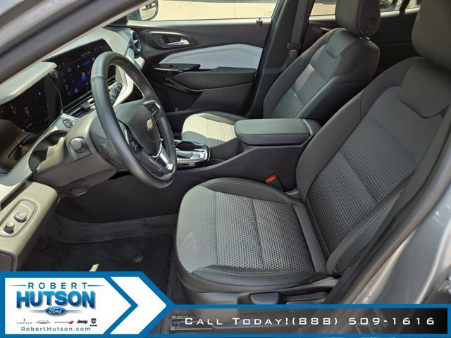 Used 2025 Chevrolet Trax LT w/ Driver Confidence Package FWD image 18