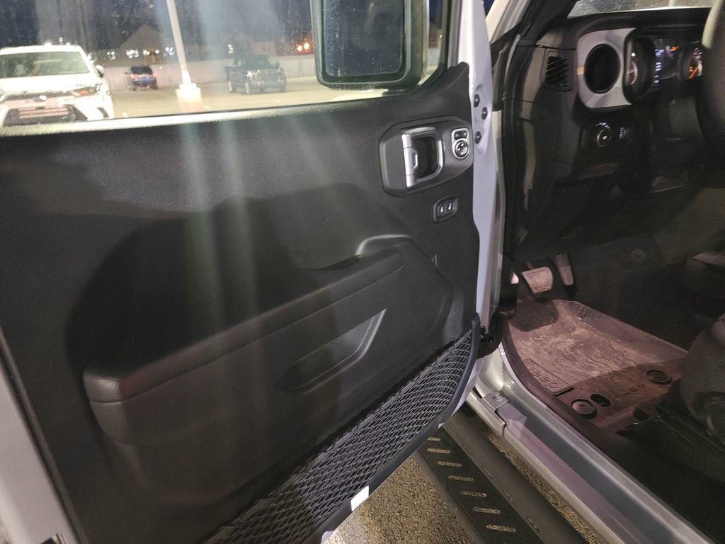 Used 2024 Jeep Wrangler Sport S image 6