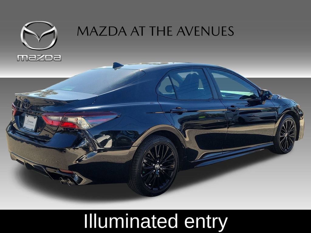 Used 2021 Toyota Camry SE w/ Convenience Package image 4