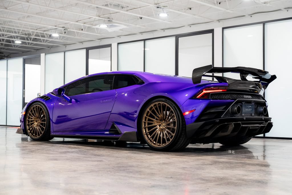 Used 2021 Lamborghini Huracan EVO RWD image 10