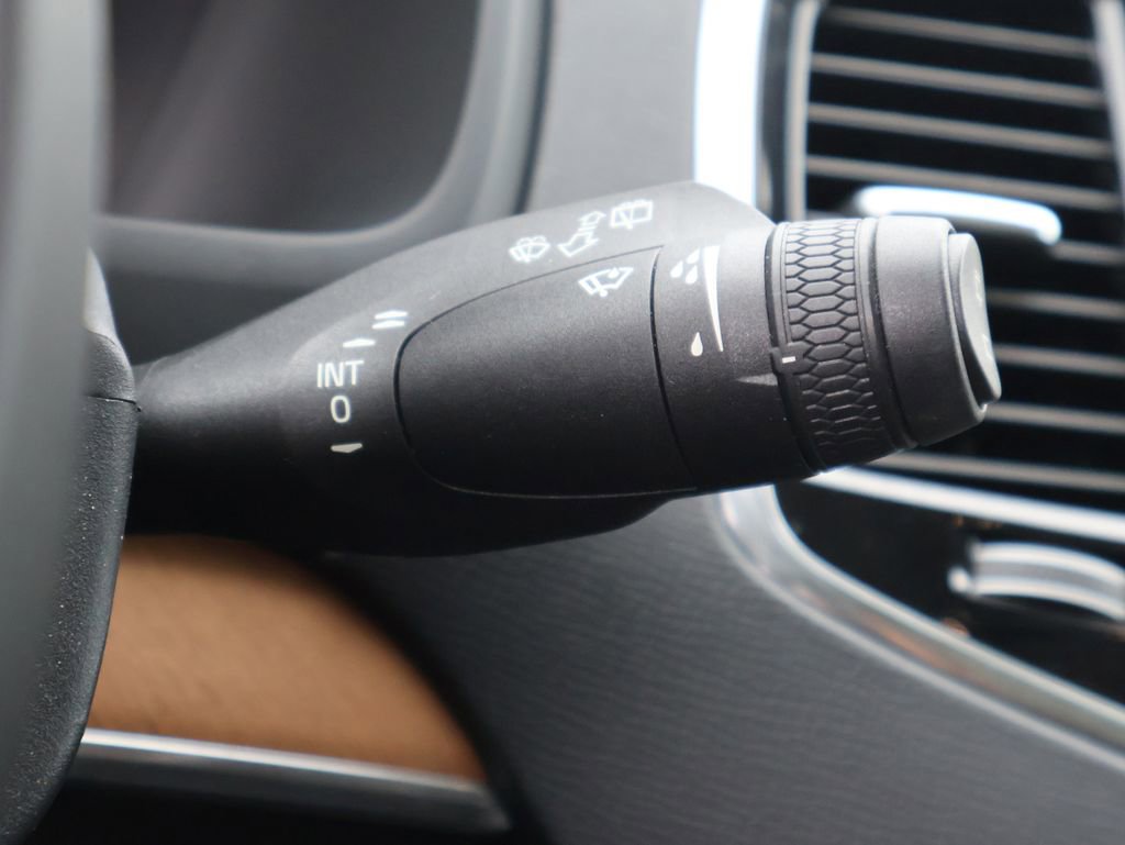 Used 2021 Volvo XC90 T6 Momentum w/ Advanced Package image 38