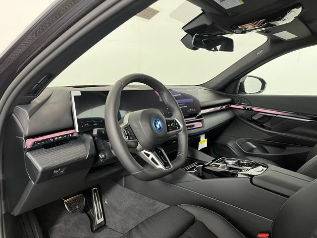 Used 2026 BMW 550e xDrive AWD/4WD image 9