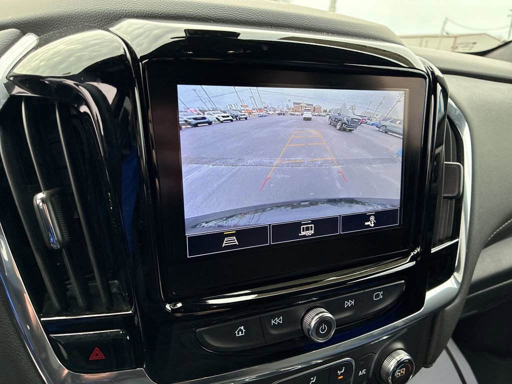Used 2023 Chevrolet Traverse LT FWD image 16