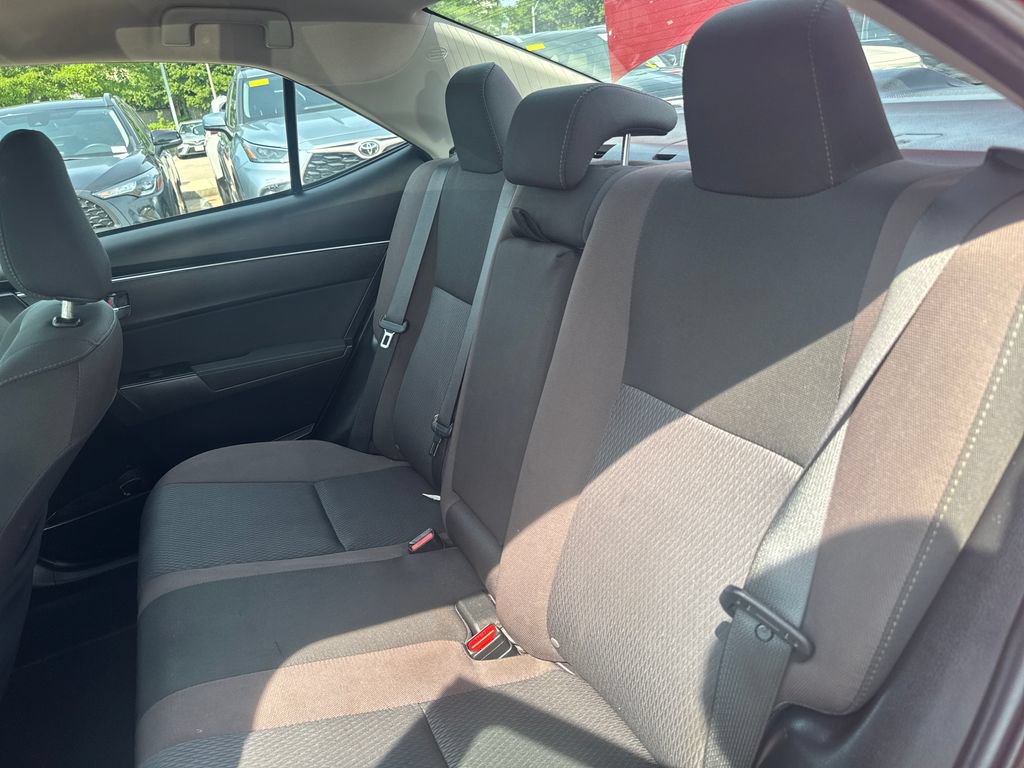Used 2018 Toyota Corolla LE FWD image 34