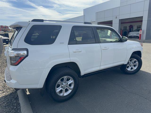 Used 2022 Toyota 4Runner SR5 AWD/4WD image 2