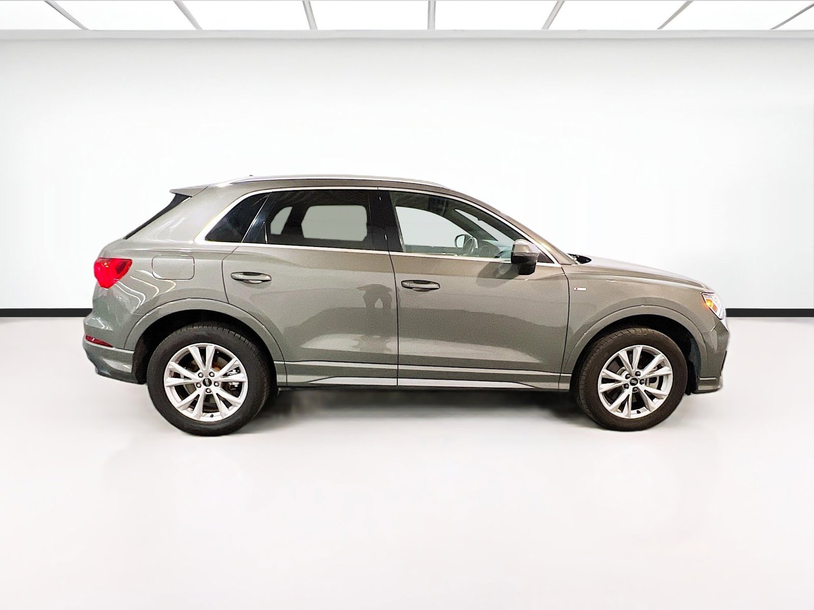 Used 2023 Audi Q3 2.0T Premium image 24