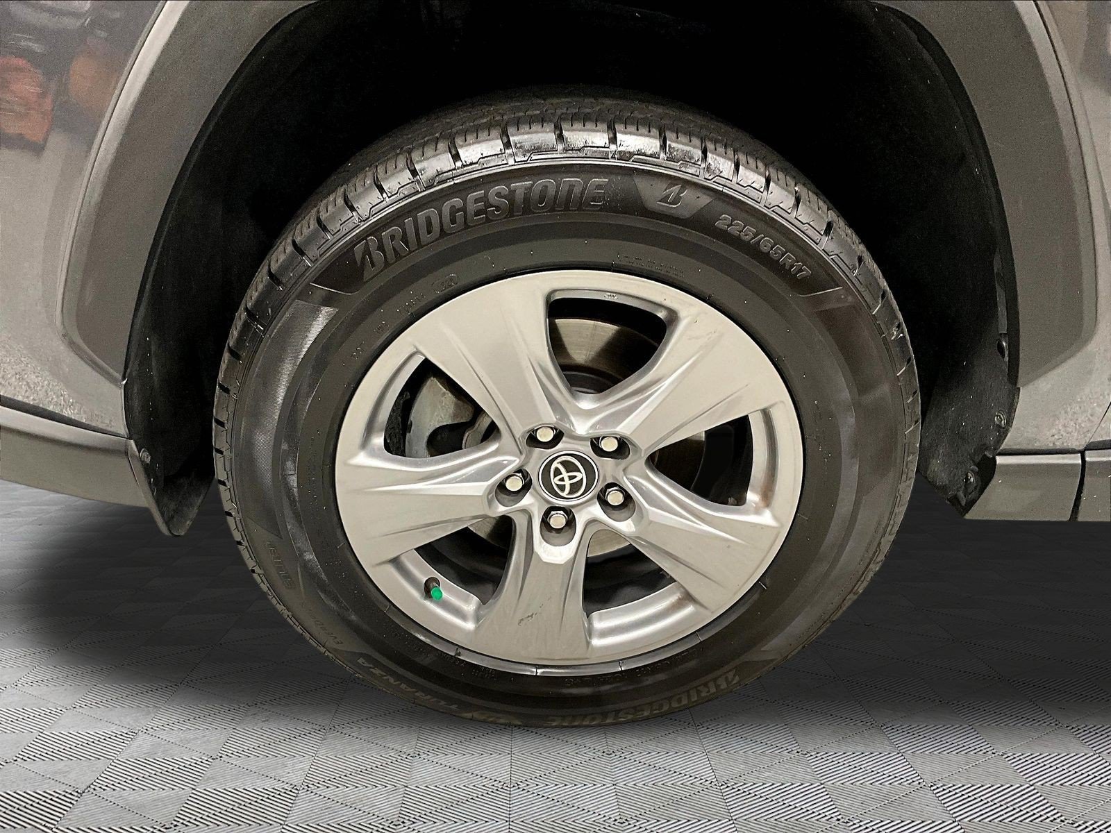 Used 2022 Toyota RAV4 XLE AWD/4WD image 34