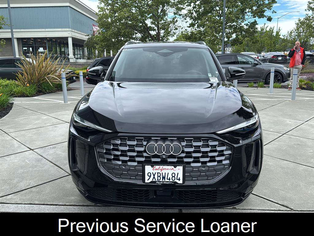 Used 2025 Audi Q5 Premium w/ Convenience Package image 2