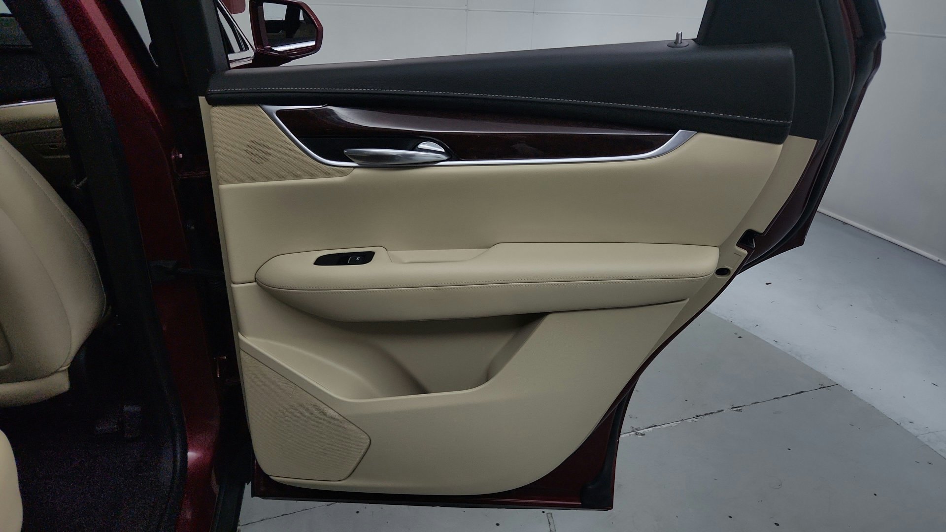 Used 2018 Cadillac XT5 Luxury w/ Driver Awareness Package FWD image 27