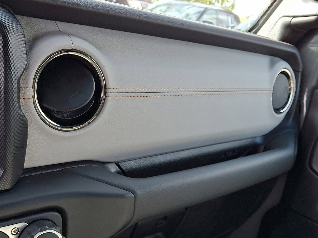 Used 2023 Jeep Wrangler Unlimited Sahara image 31