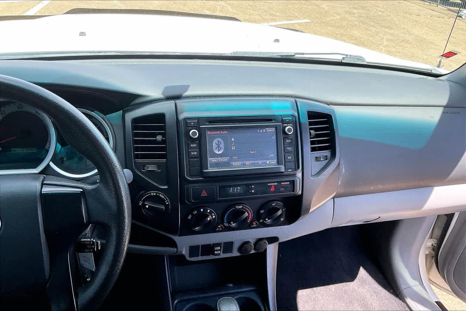 Used 2014 Toyota Tacoma 4x4 Regular Cab image 12