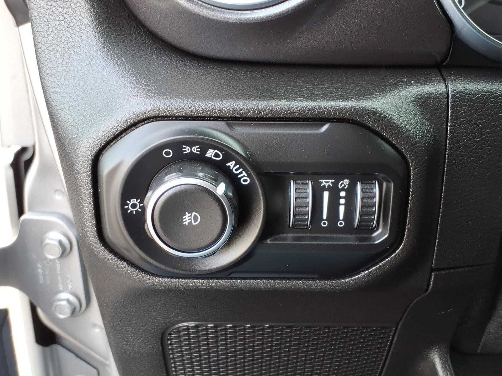 Used 2021 Jeep Wrangler Unlimited Sahara AWD/4WD image 17