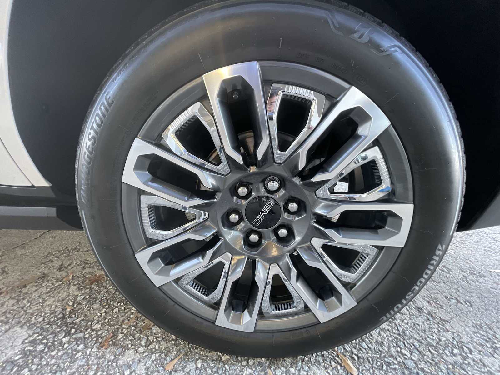 Used 2024 GMC Yukon Denali Ultimate image 34