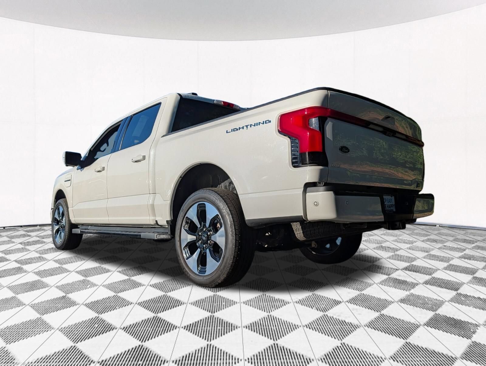 Used 2023 Ford F150 Lightning Platinum AWD/4WD image 18