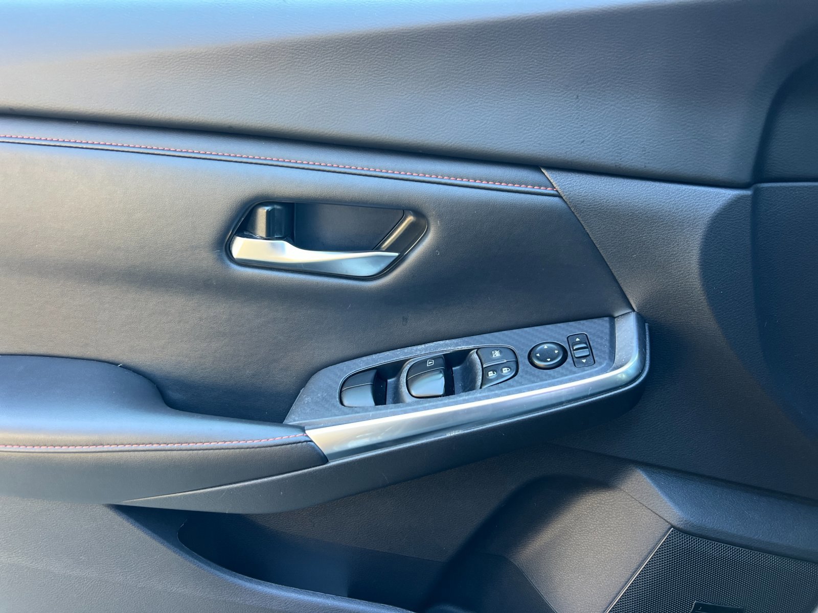 Used 2024 Nissan Sentra SR w/ SR Premium Package image 10