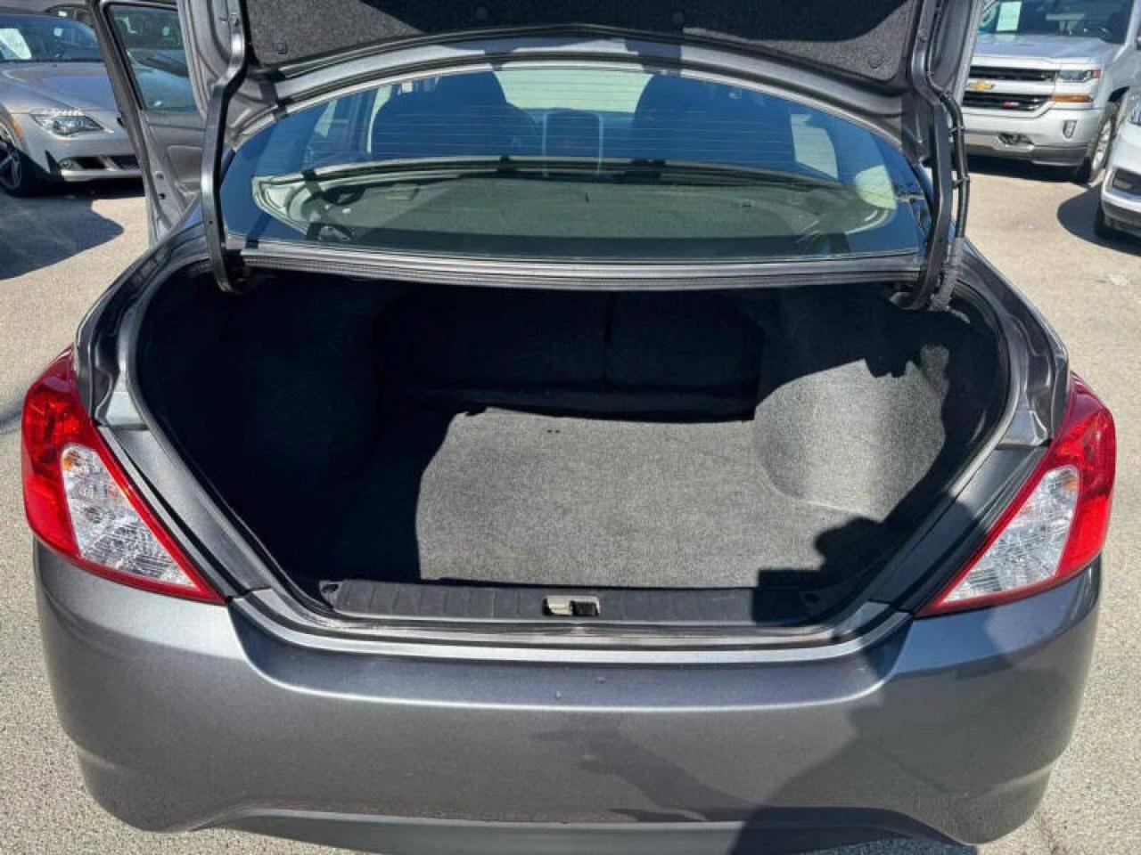 Used 2018 Nissan Versa SV FWD image 21