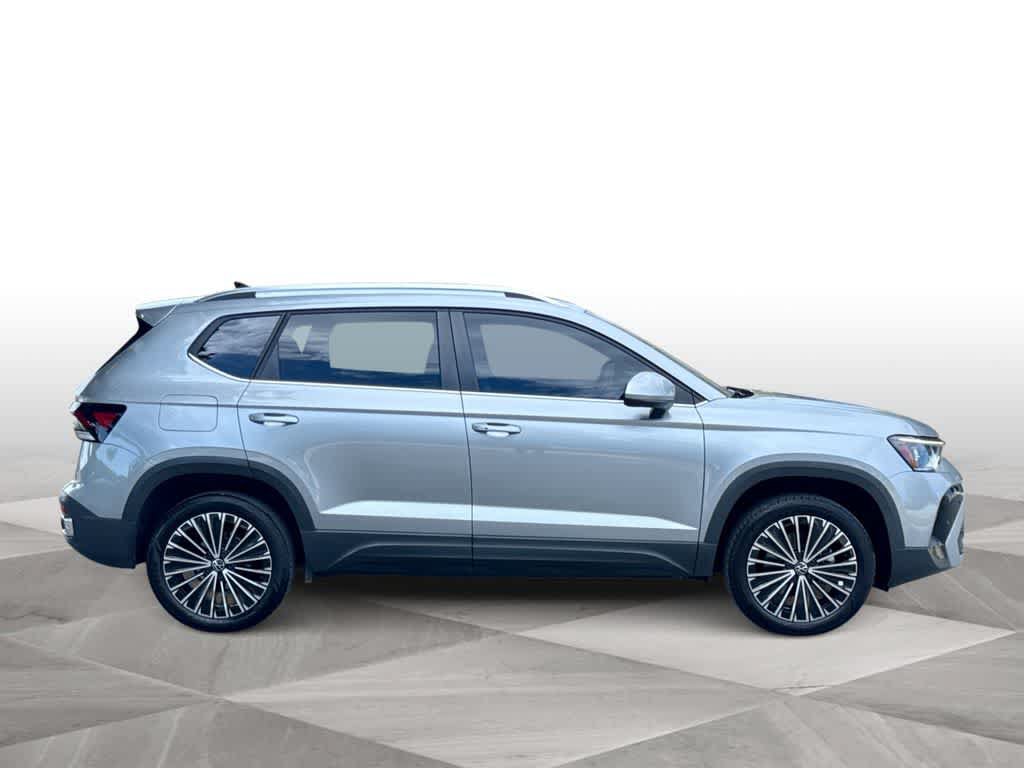 Used 2025 Volkswagen Taos SE FWD image 9