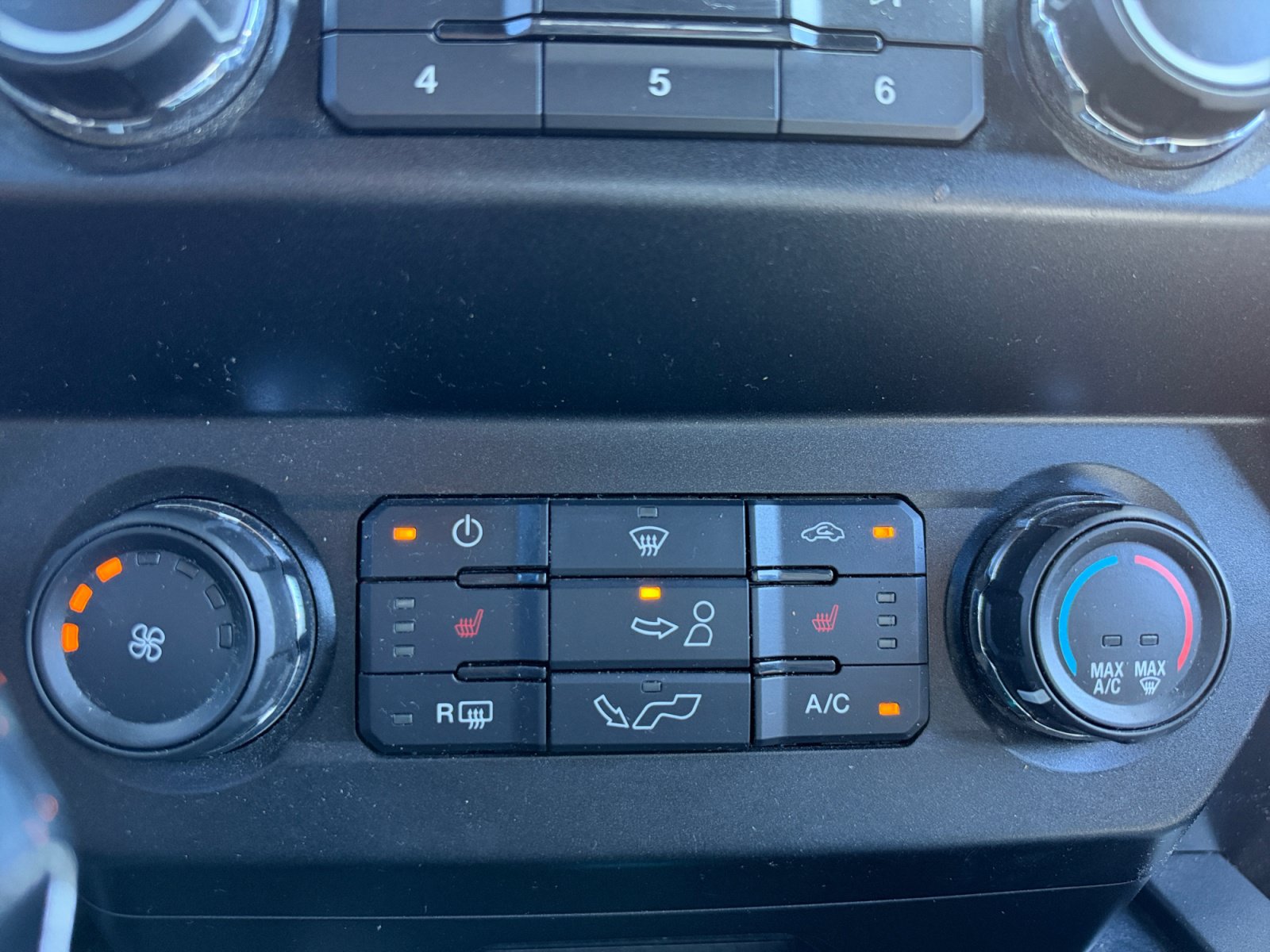 Used 2019 Ford F150 XLT w/ Equipment Group 302A Luxury AWD/4WD image 11