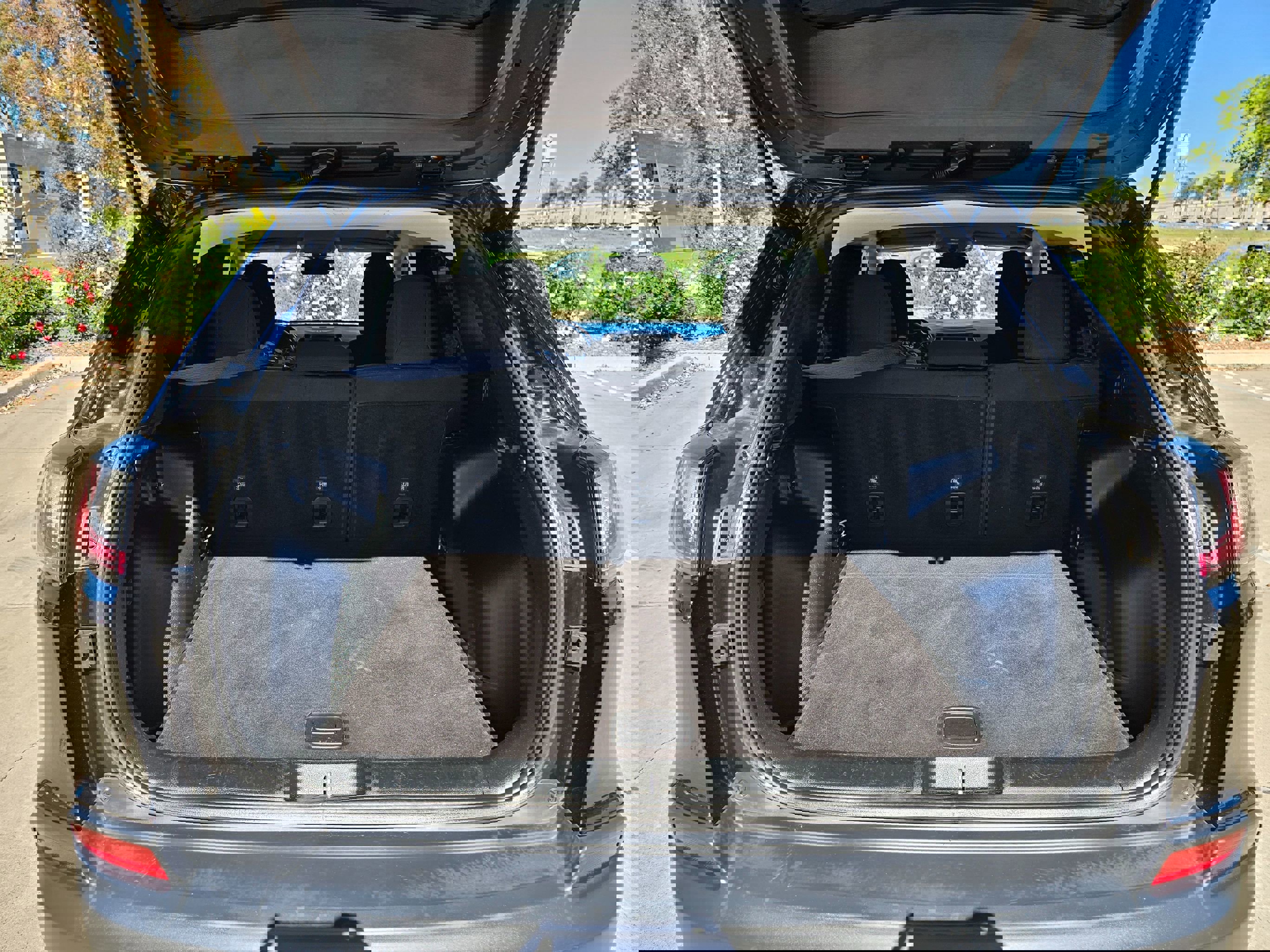 Used 2019 Jeep Cherokee Latitude w/ Popular Appearance Group image 25