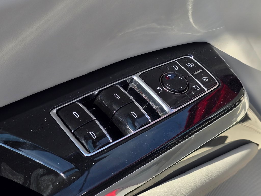 New 2026 Cadillac Escalade Platinum Luxury w/ LPO, Floor Liner Package AWD/4WD image 38