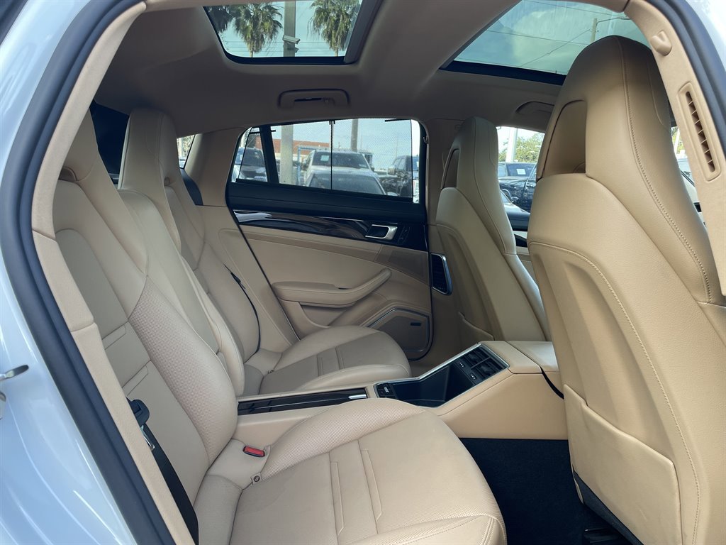 Used 2018 Porsche Panamera 4 image 24