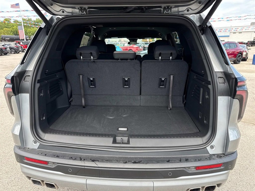 New 2025 Chevrolet Traverse LT w/ Enhanced Driving Package image 5