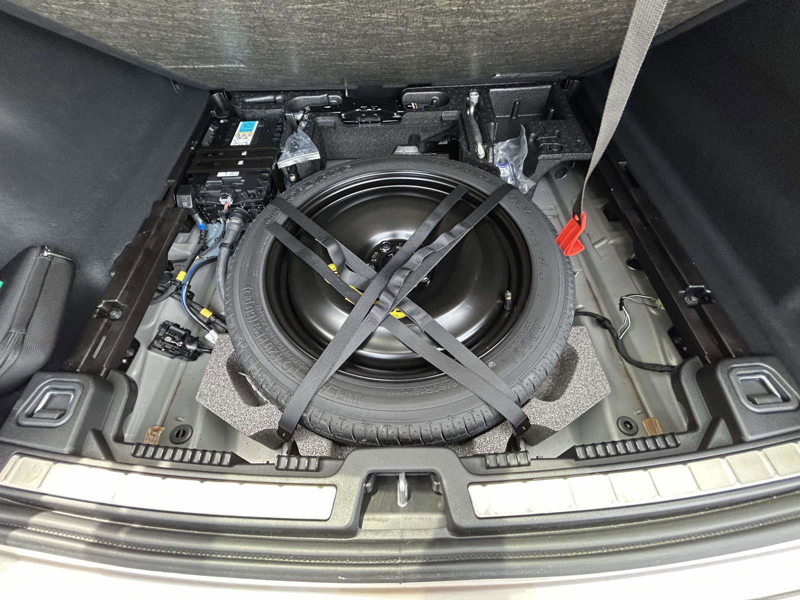 Certified 2025 Volvo XC60 B5 Plus AWD/4WD image 16
