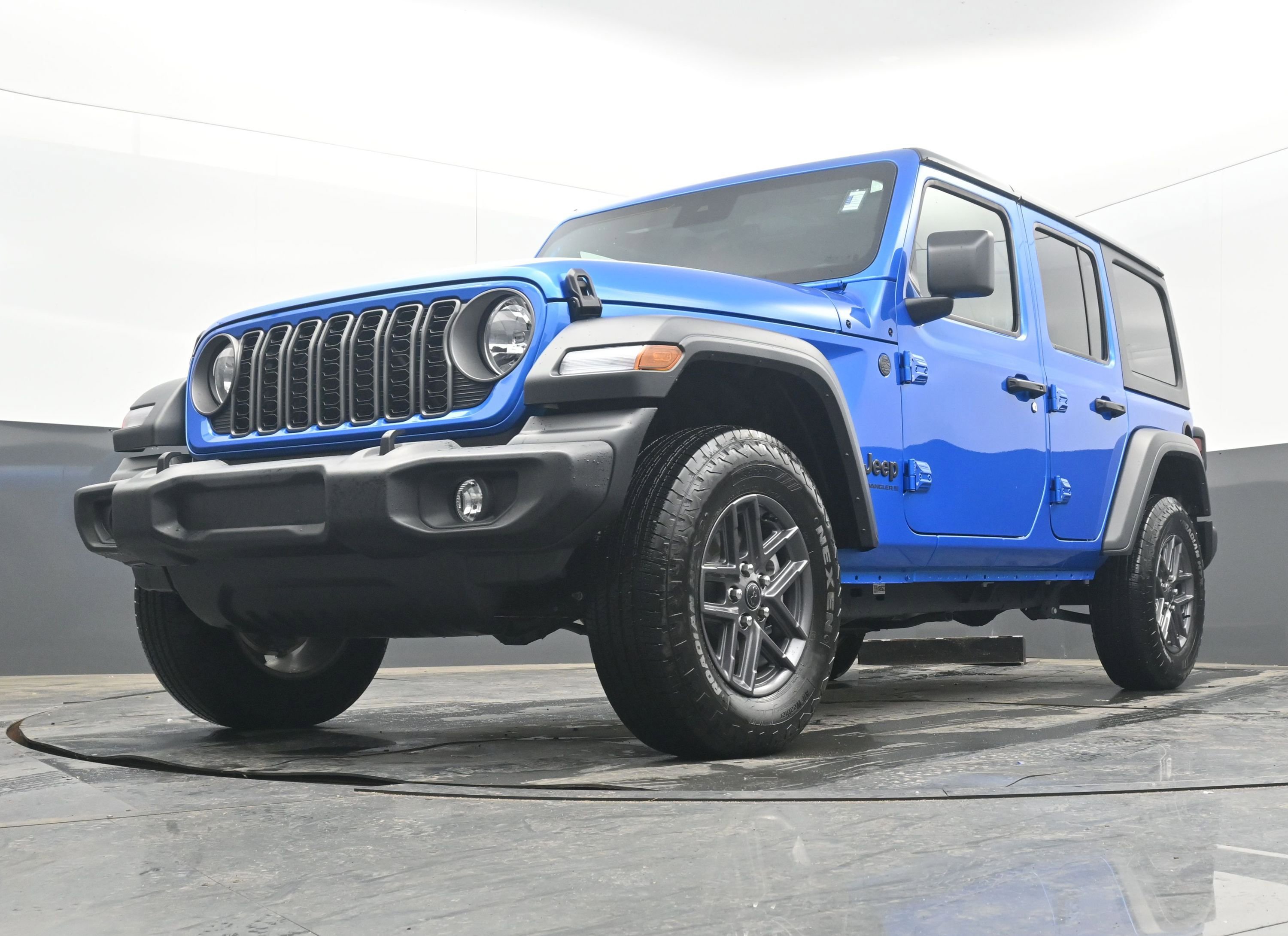 Used 2025 Jeep Wrangler Sport S image 25