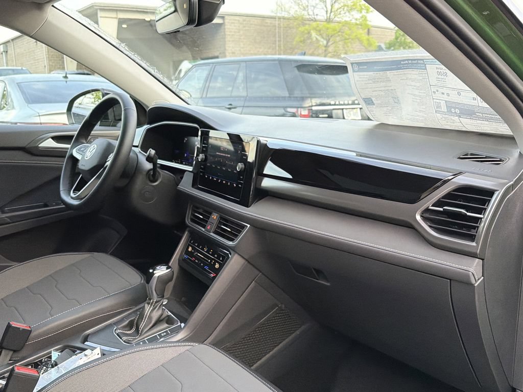 New 2026 Volkswagen Taos SE FWD image 18