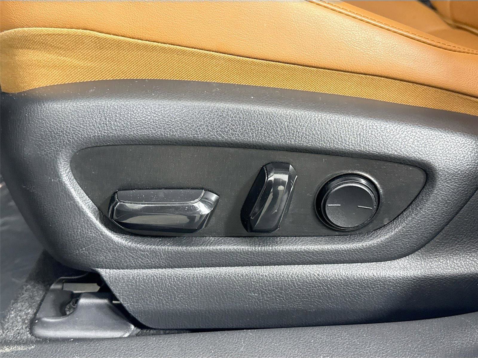 Used 2020 Lexus UX 200 image 25