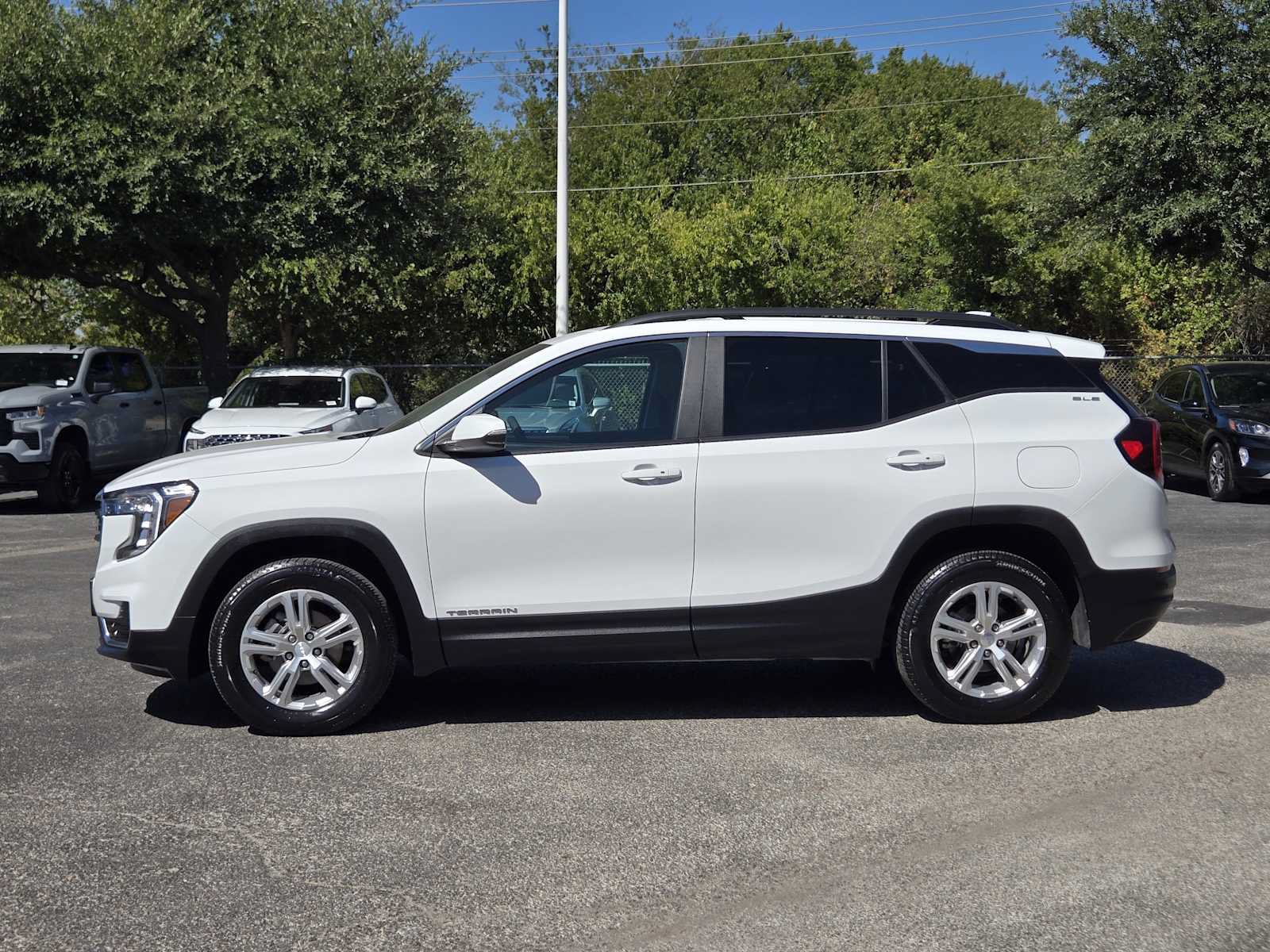 Certified 2024 GMC Terrain SLE w/ Driver Convenience Package AWD/4WD image 4