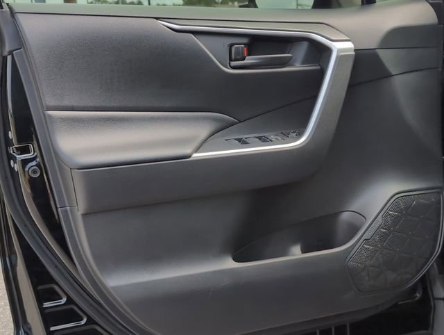 Used 2020 Toyota RAV4 LE FWD image 15